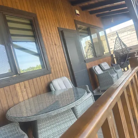 Casa De Lemn Chata